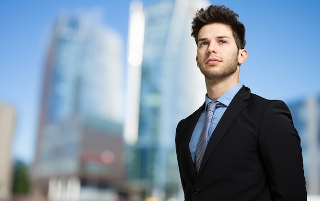 Bonito, homem negócios, ao ar livre