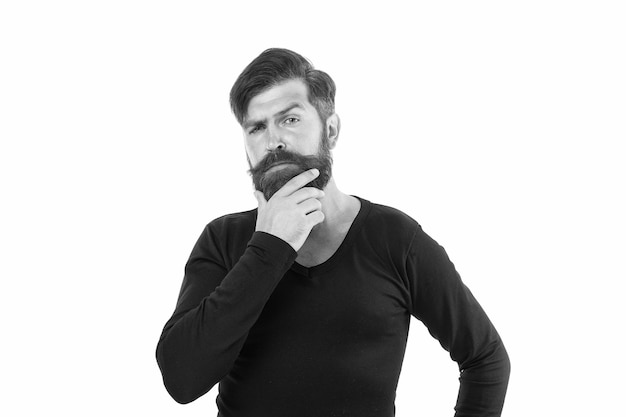 Bonito modelo de moda cara elegante com barba longa barbudo masculino moderno olhar brutal hipster moda masculina e beleza cheia de confiança hipster usar roupa casual homem bonito tem cabelo moreno