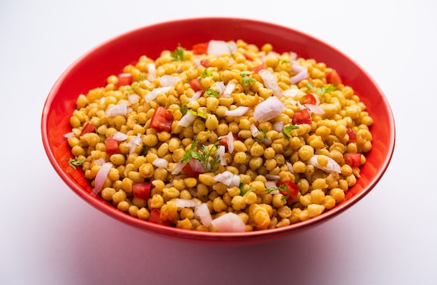 Boondi Chaat o Bundi Bhel, bocadillo popular en la carretera de la India