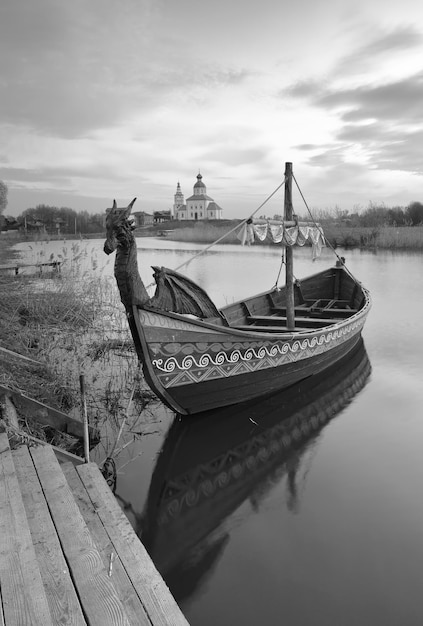 Boot auf dem Fluss Kamenka