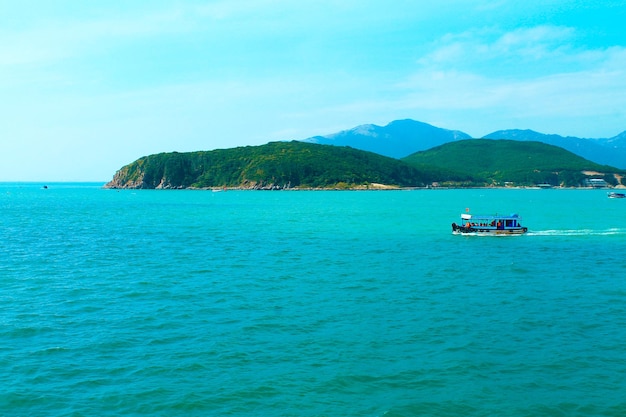 Boot im Südchinesischen Meer in der Nähe von Nha Trang