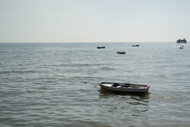 Boot mit Meer- und Strandblick