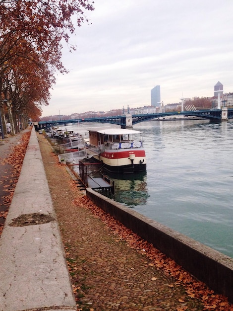 Foto boote im fluss