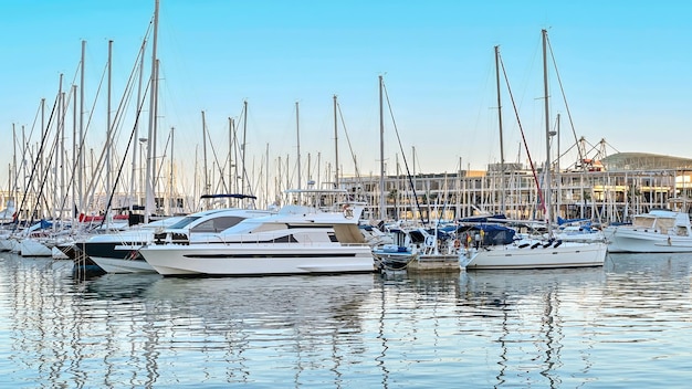 Boote im Hafen von Alicante