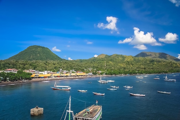 Boote in der Bucht von Labuhan Bajo