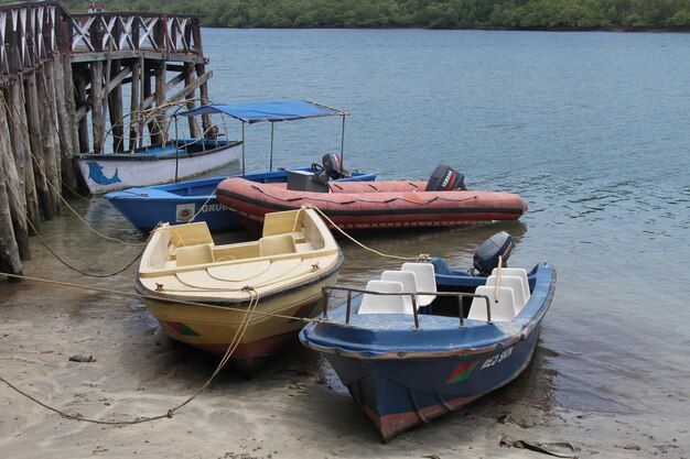 Boote und Strände in den Andamanen