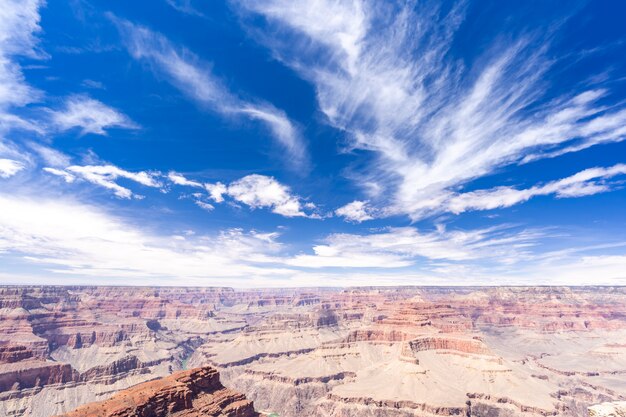 Foto borde sur del gran cañón