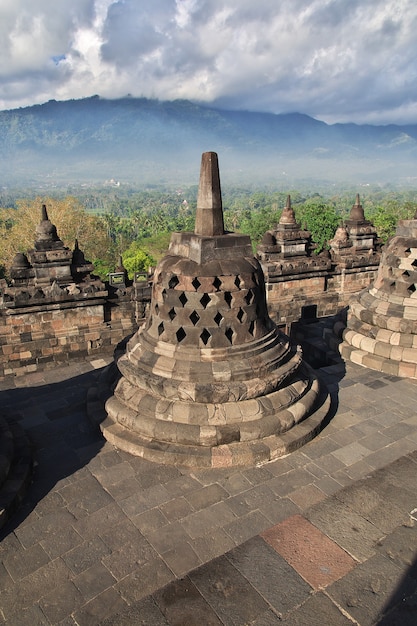 Borobudur, der große buddhistische Tempel in Indonesien