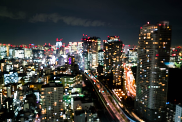 Borrão do horizonte da cidade de tóquio à noite