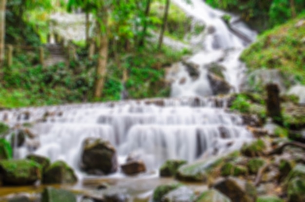 Borrosa de cascada en Mae Kampong, Chiang Mai, Tailandia