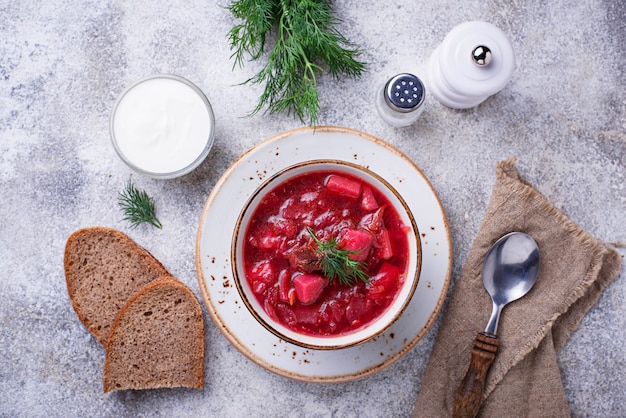 Borsch de sopa de beterraba ucraniana tradicional