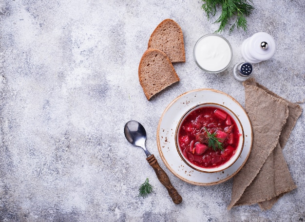 Borsch de sopa de beterraba ucraniana tradicional