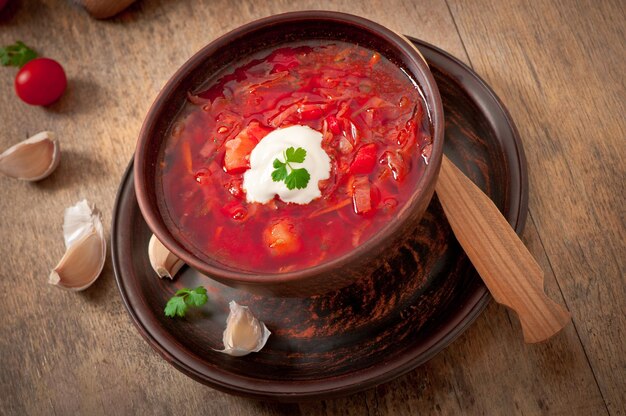 Foto borsch de sopa vermelha nacional ucraniana e russa em close-up