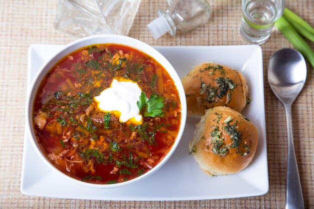 Borscht / Borschtsch. Traditionelle russische und ukrainische Suppe.