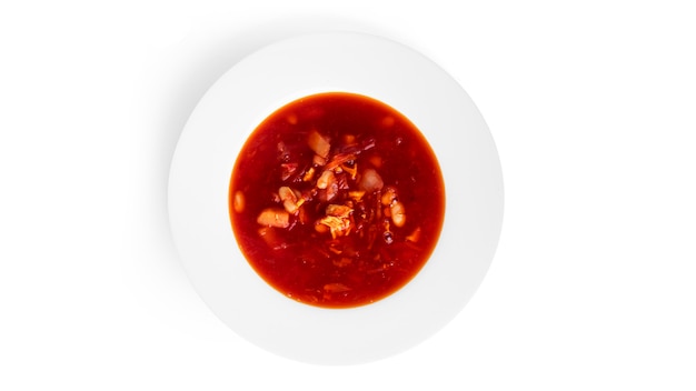 Borscht rojo, caliente - sopa de remolacha aislada en blanco.