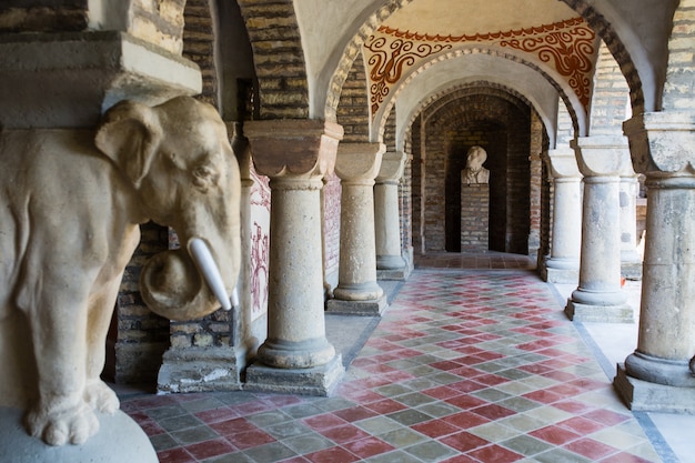 Bory Var, gracioso castelo construído por um homem Bory Jeno no Szekesfehervar, Hungria