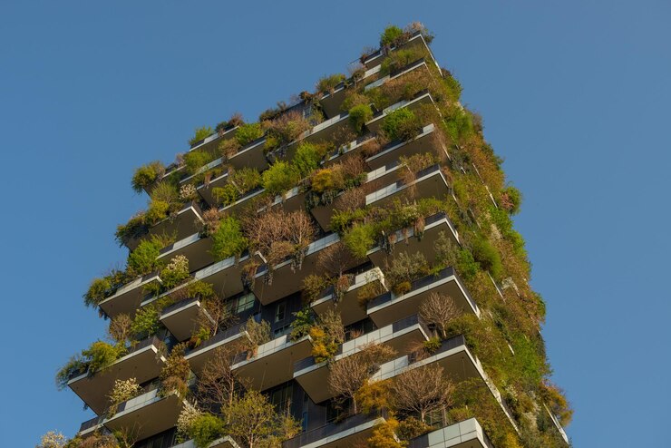 Bosco Verticale novo e moderno arranha-céu com árvores crescendo nas varandas de Isola