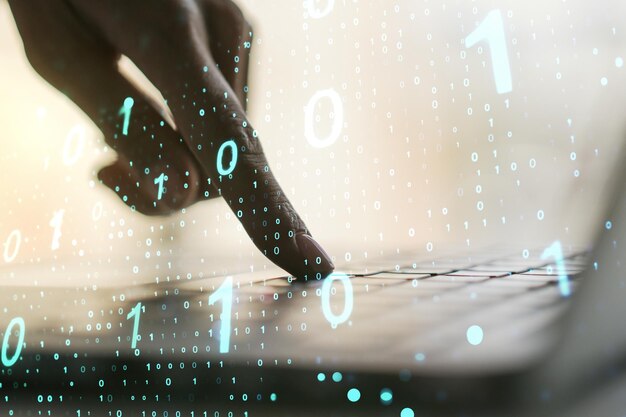 Bosquejo de código binario abstracto creativo y manos escribiendo en el teclado de la computadora en el concepto de piratería y matriz de fondo Multiexposición