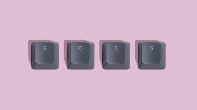 Boss-Text auf Tastatur-Tastenkappe Rosa Hintergrund