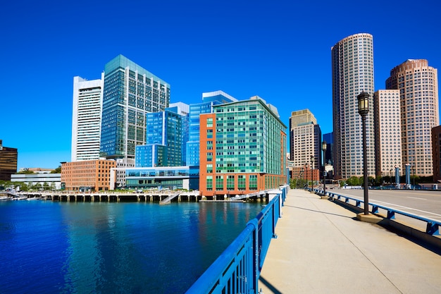 Boston-Skyline von der Seehafenboulevardbrücke