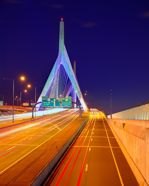 Boston Zakim puente atardecer en Massachusetts