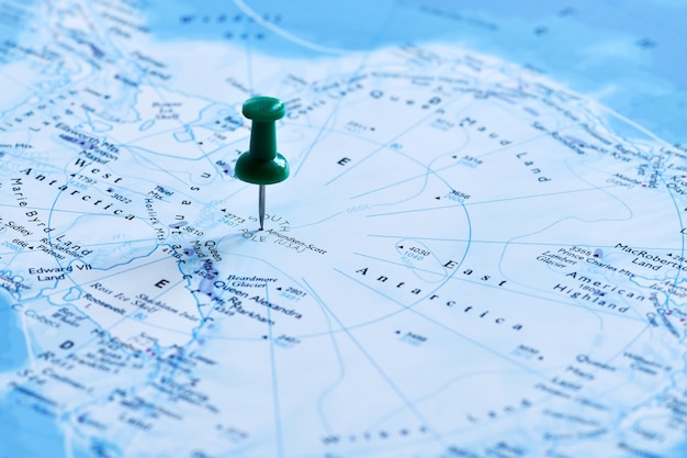 Botão Office apontando para o destino no mapa Antártica, pólo sul