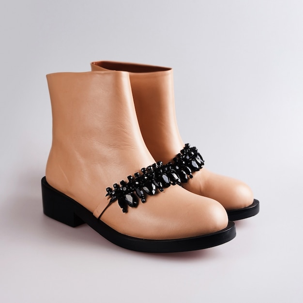 Botas bege elegantes