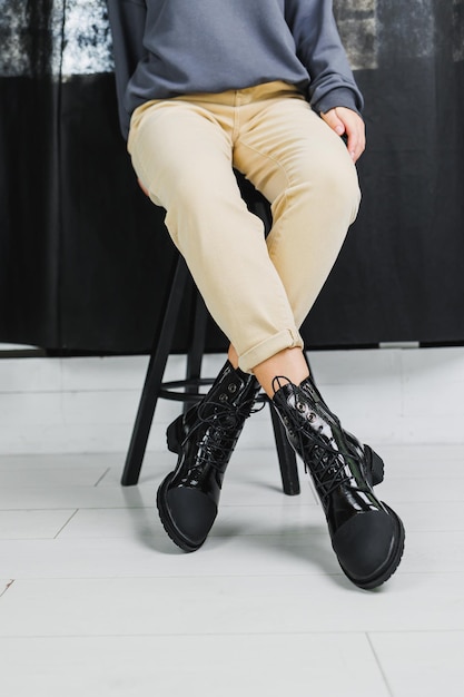 Botas de cuero con estilo para mujer de moda Botas negras para mujer hechas de cuero genuino Nueva colección de zapatos de invierno para niñas con estilo