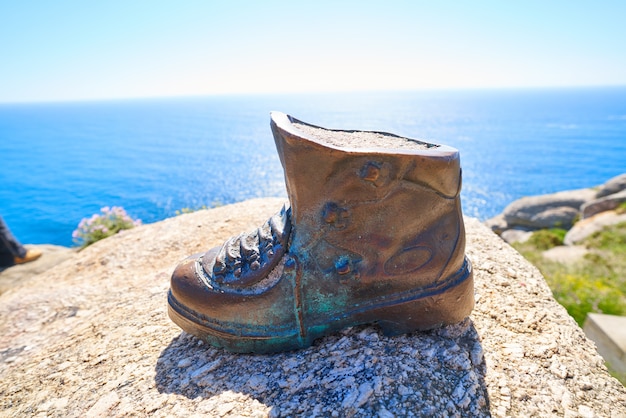 botas de escultura no final de Saint James Way