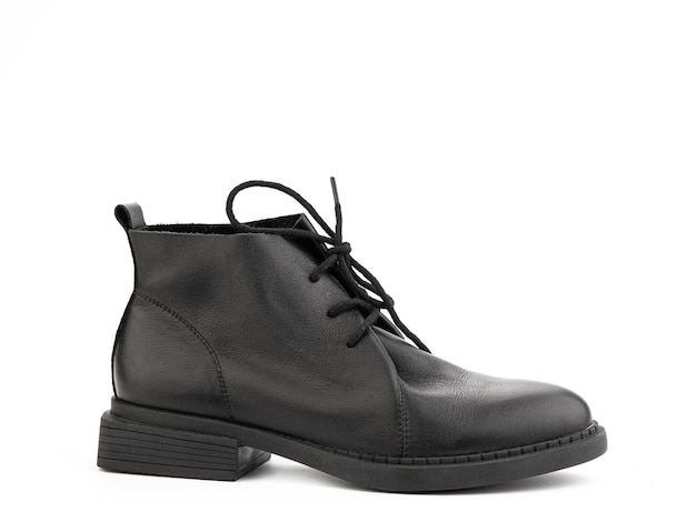 Botas jodhpur de cuero negro de otoño para hombres con cordones y tacones promedio fondo blanco aislado Vista lateral derecha Zapatos de moda