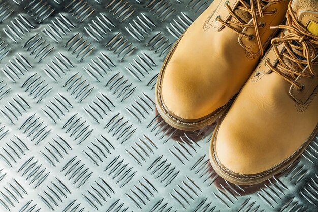 Botas de seguridad impermeables en placa de metal corrugado