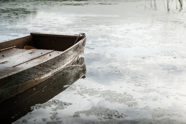 Foto un bote en el lago