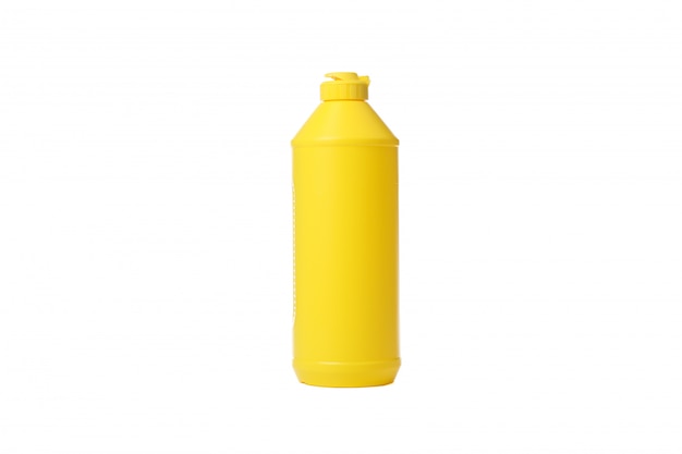 Botella amarilla con detergente líquido aislado en blanco