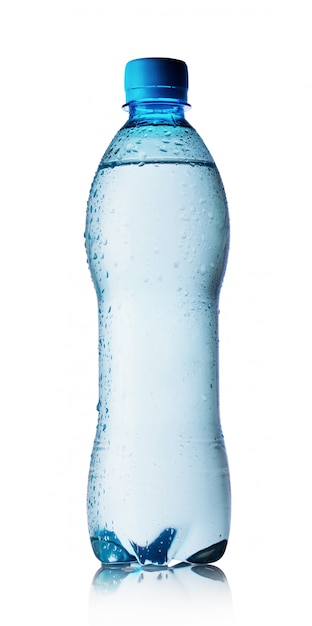 Foto botella azul de agua pura con gotas