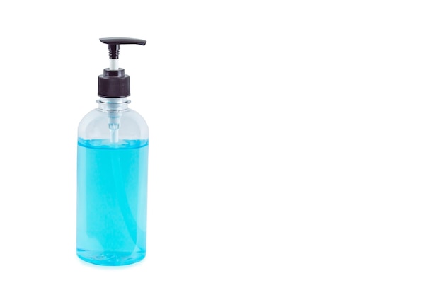 Botella azul contra un fondo blanco