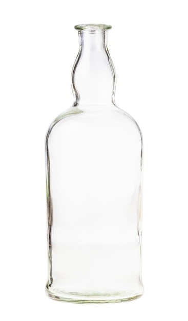 Botella de brandy transparente vacía aislada en blanco