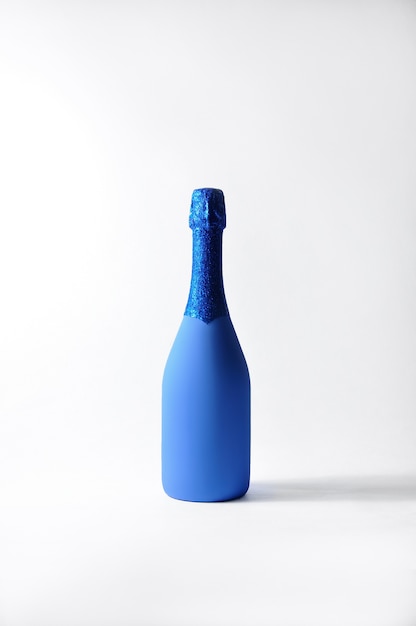 Botella de champán minimalista festiva