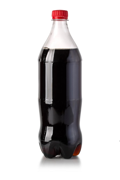 Botella de cola aislada en blanco