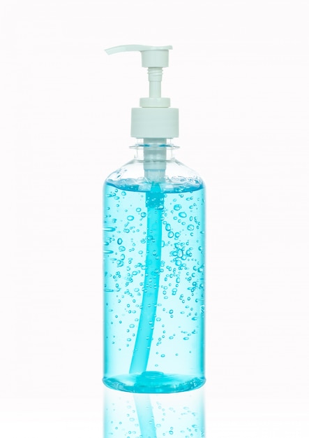 Botella de desinfectante de manos limpias de gel de alcohol aislado sobre fondo blanco trazado de recorte