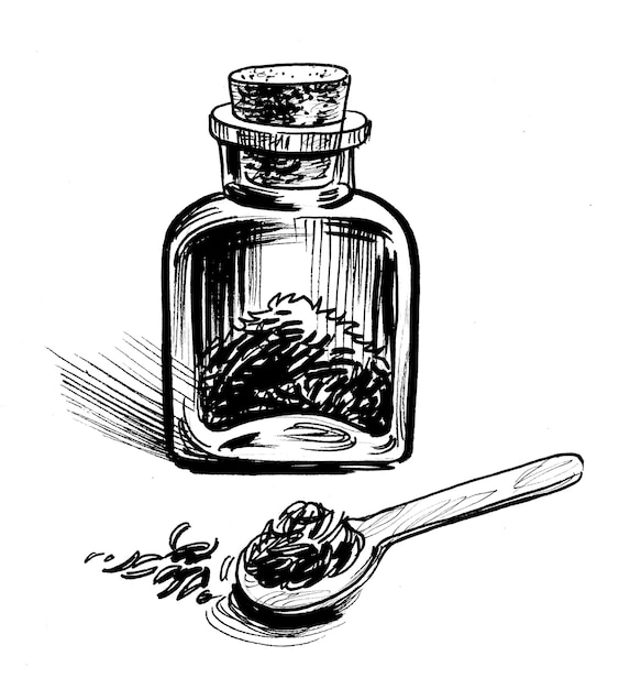 Una botella de especias está sobre una mesa con una cuchara.
