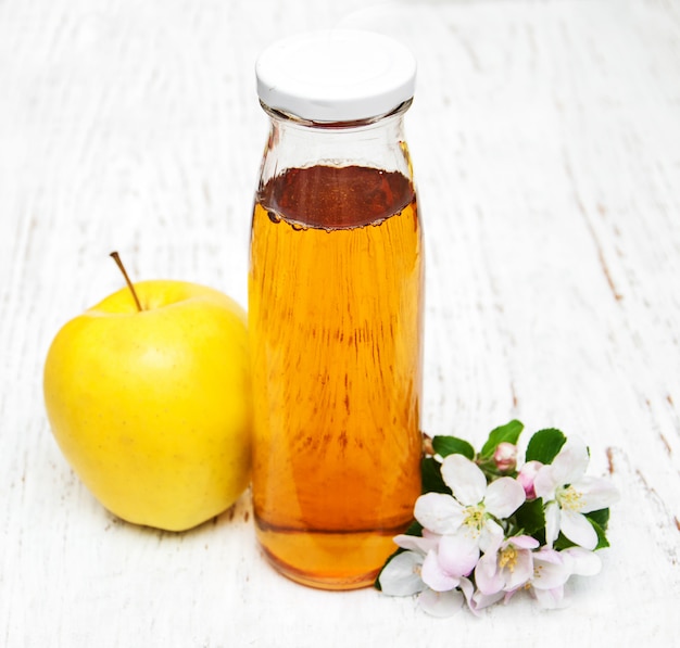 Botella de jugo de manzana