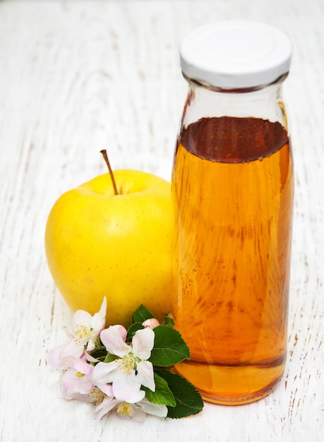 Botella de jugo de manzana