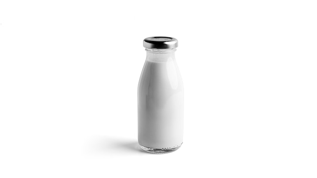 Botella de leche aislada en blanco.