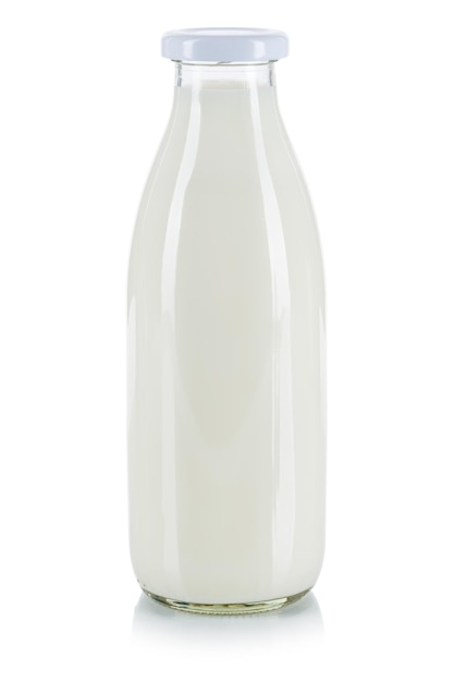 Botella de leche fresca aislada en blanco