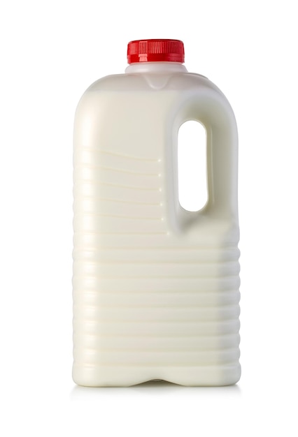 Botella de leche con tapón rojo aislado en blanco