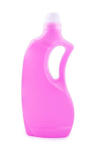 Botella limpia de plástico con detergente rosa.