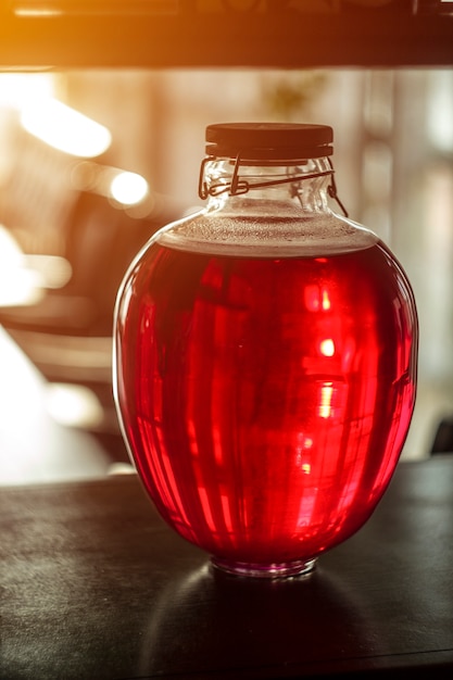 Foto una botella llena de vino