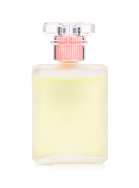 Botella de perfume aislado sobre fondo blanco.