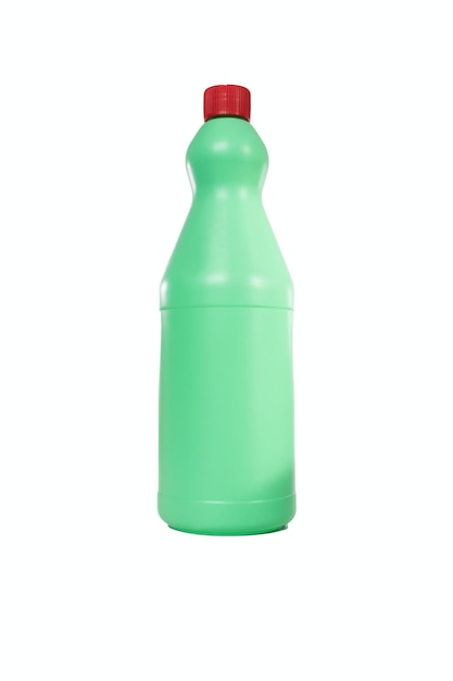 una botella de plástico verde sobre un fondo blanco