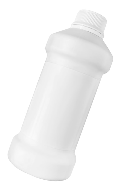 Botella de productos químicos domésticos de plástico blanco en blanco aislada sobre un fondo blanco